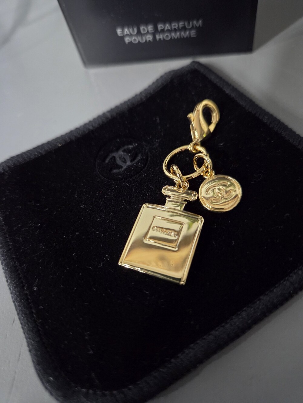CHANEL CHARM KEY RING - Picture 2 of 3